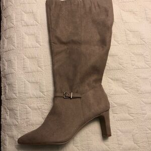 Elegant Tan Knee-High Women's Boots